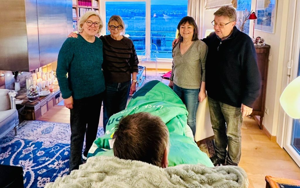 Dësen Här (1945) hat de grousse Wonsch, nach eng Kéier heemzegoen, fir do e bëssen Zäit mat senger Famill ze verbréngen.