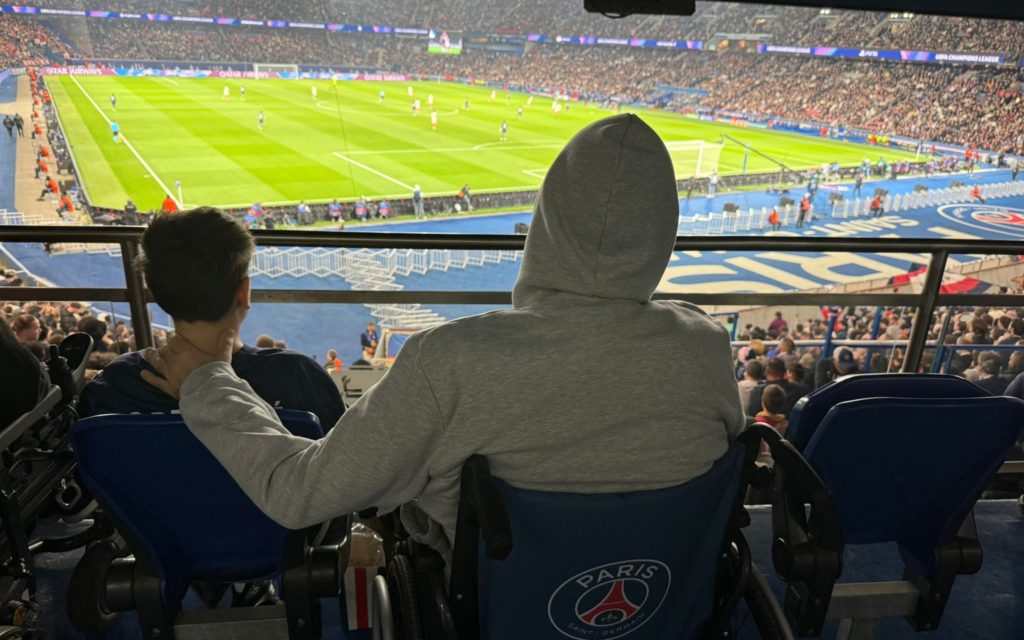 Ee Mann. Ee Jong. Eng gemeinsam Passioun. En Dram.