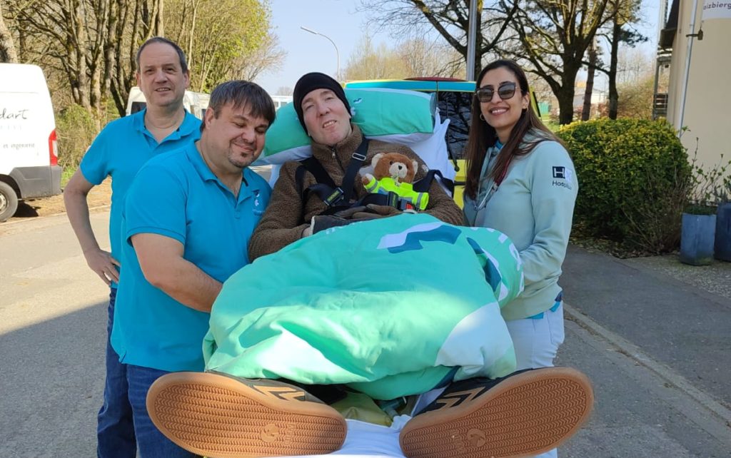 Seng Mamm a sengem Heemechtsduerf nach eng Kéier ze besichen – dat war de gréisste Wonsch